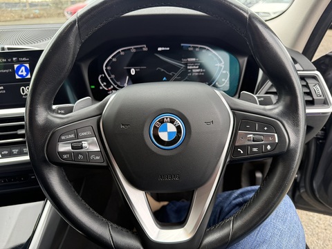 2.0 330e 12kWh SE Pro Saloon 4dr Petrol Plug-in Hybrid Auto Euro 6 (s/s) (292 ps)
