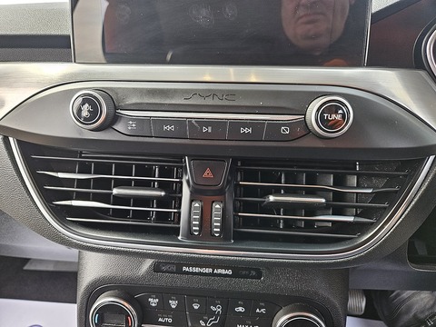 1.0T EcoBoost Titanium Hatchback 5dr Petrol Manual Euro 6 (s/s) (125 ps)