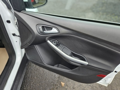 1.5 TDCi Zetec Edition Hatchback 5dr Diesel Manual Euro 6 (s/s) (120 ps)