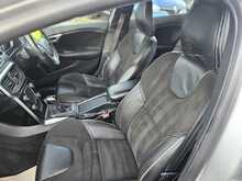 Volvo V40 2.0 T2 R-Design Hatchback 5dr Petrol Manual Euro 6 (s/s) (122 ps) 