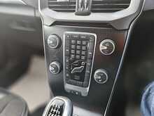 Volvo V40 2.0 T2 R-Design Hatchback 5dr Petrol Manual Euro 6 (s/s) (122 ps) 