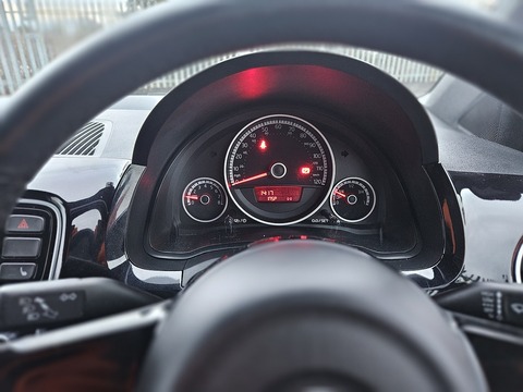 1.0 BlueMotion Tech High up! Hatchback 3dr Petrol Manual Euro 5 (s/s) (75 ps)