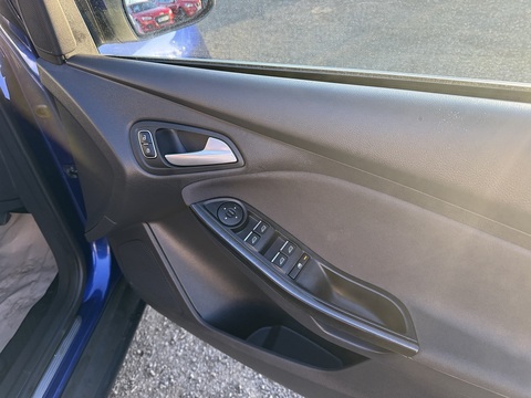 1.0T EcoBoost Titanium Hatchback 5dr Petrol Manual Euro 6 (s/s) (125 ps)