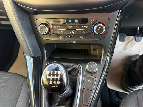 1.0T EcoBoost Titanium Hatchback 5dr Petrol Manual Euro 6 (s/s) (125 ps)