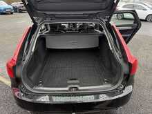 Volvo V90 2.0 T4 GPF Momentum Estate 5dr Petrol Auto Euro 6 (s/s) (190 ps) 