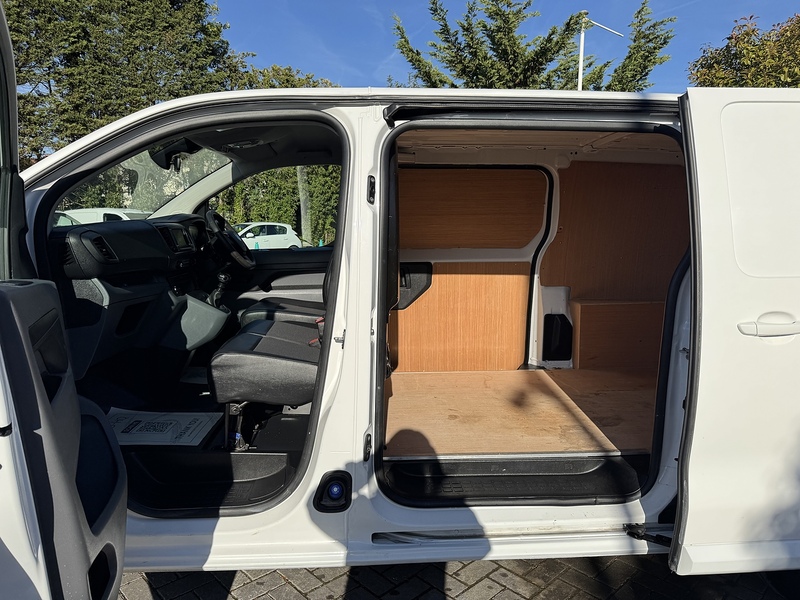 Vauxhall Vivaro Turbo D 2700 Sportive - U1869