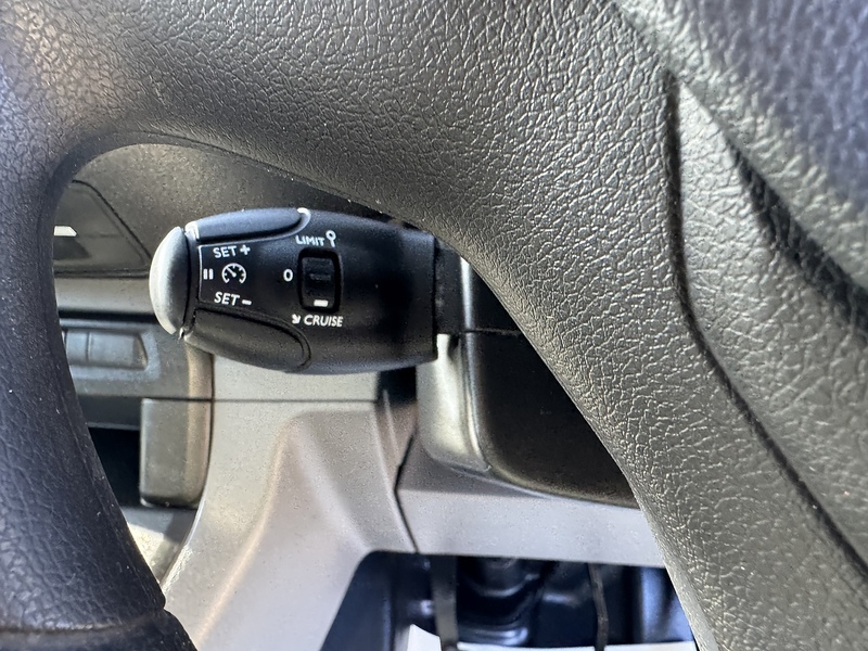 Vauxhall Vivaro Turbo D 2700 Sportive - U1869