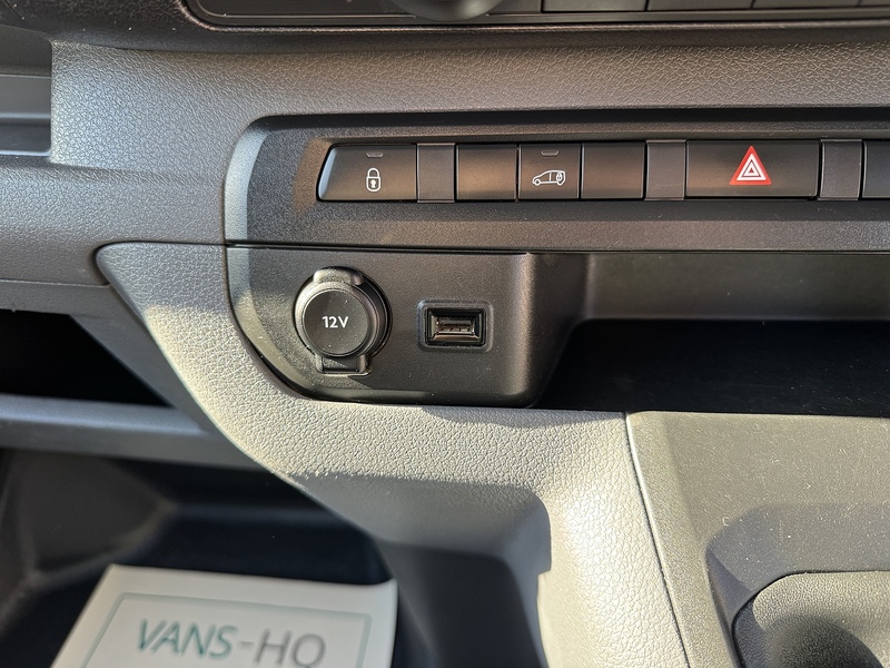 Vauxhall Vivaro Turbo D 2700 Sportive - U1869