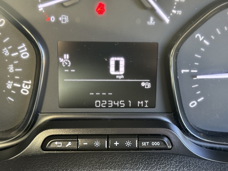 Vauxhall Vivaro Turbo D 2700 Sportive - U1869