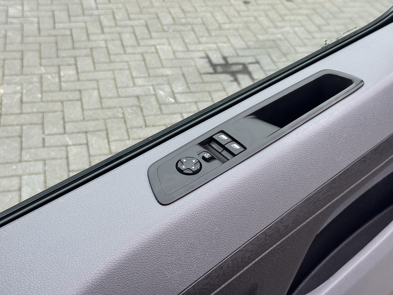 Peugeot Expert BlueHDi 1200 Asphalt - U1954