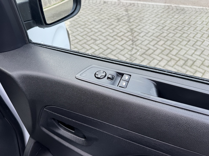 Peugeot Expert BlueHDi 1000 Professional Premium + - U1977