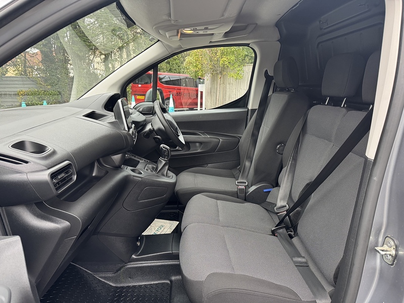 Peugeot Partner BlueHDi 950 Professional Premium - U1978