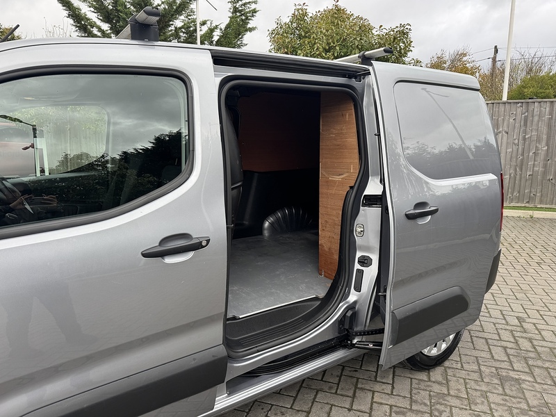 Peugeot Partner BlueHDi 950 Professional Premium - U1978