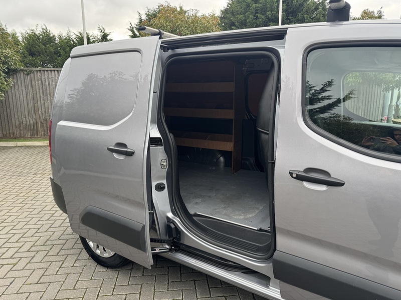 Peugeot Partner BlueHDi 950 Professional Premium - U1978