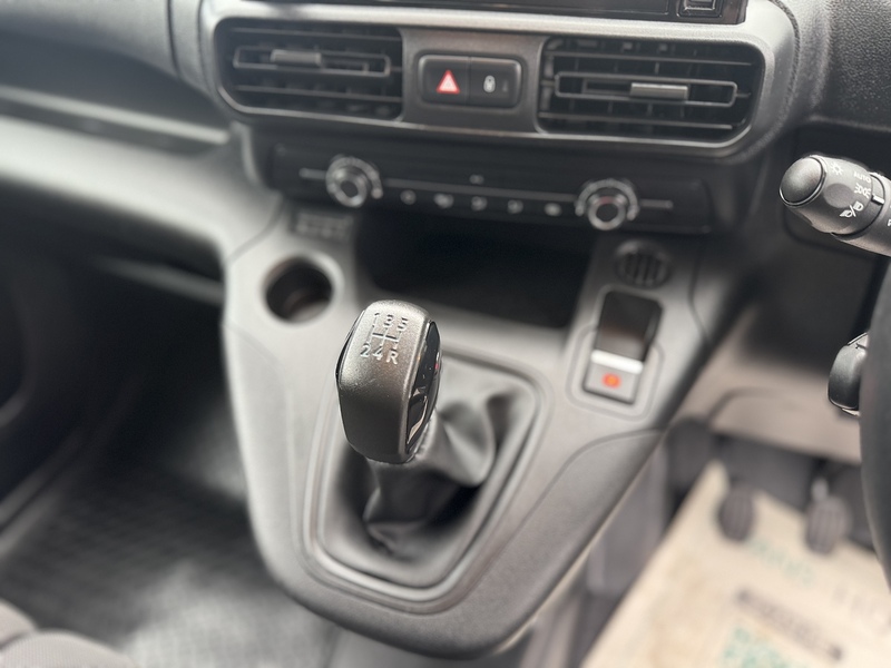 Peugeot Partner BlueHDi 950 Professional Premium - U1978