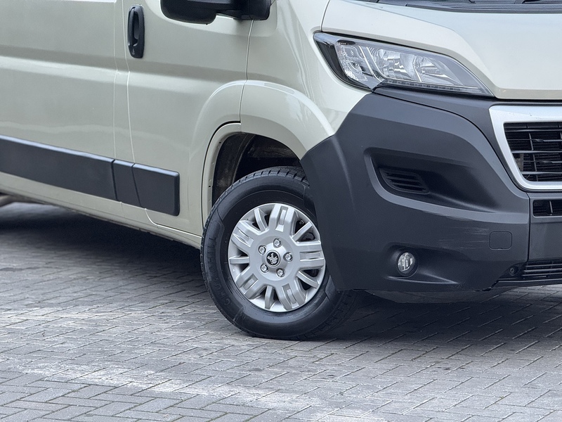 Peugeot Boxer BlueHDi 335 Asphalt - U1990