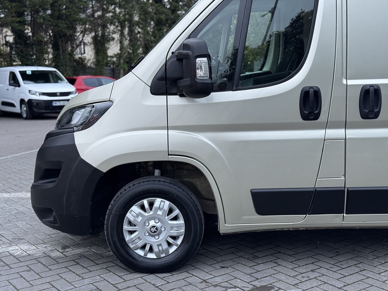 Peugeot Boxer BlueHDi 335 Asphalt - U1990