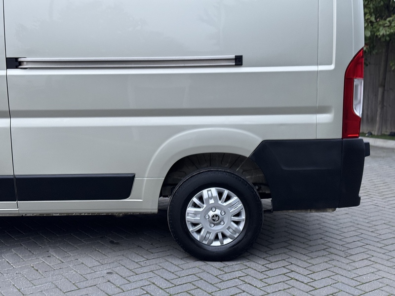 Peugeot Boxer BlueHDi 335 Asphalt - U1990