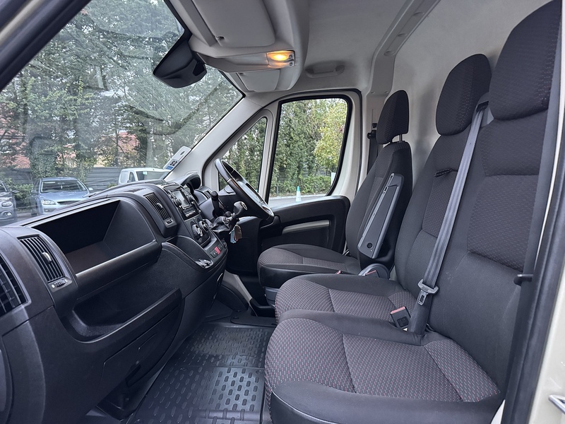 Peugeot Boxer BlueHDi 335 Asphalt - U1990