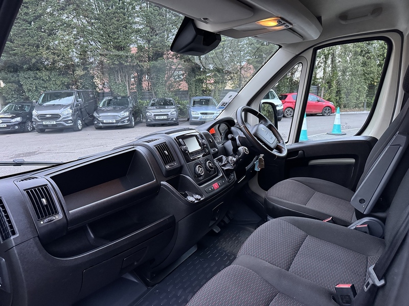 Peugeot Boxer BlueHDi 335 Asphalt - U1990