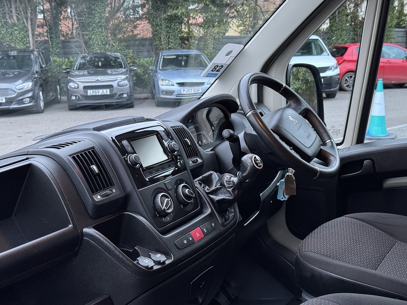 Peugeot Boxer BlueHDi 335 Asphalt - U1990