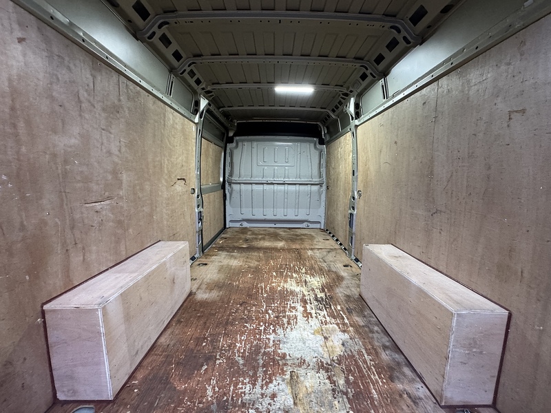 Peugeot Boxer BlueHDi 335 Asphalt - U1990