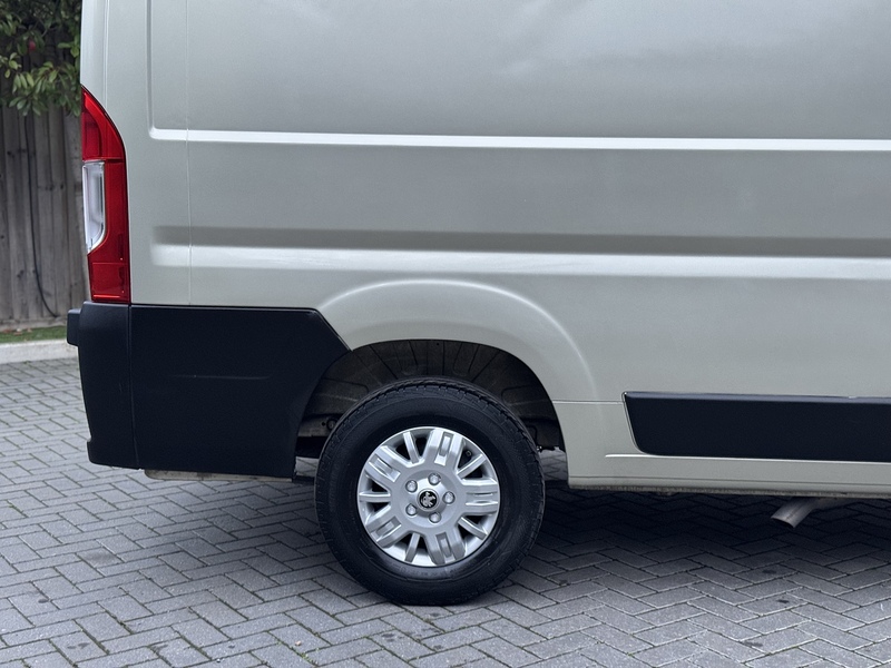 Peugeot Boxer BlueHDi 335 Asphalt - U1990