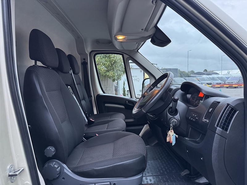 Peugeot Boxer BlueHDi 335 Asphalt - U1990