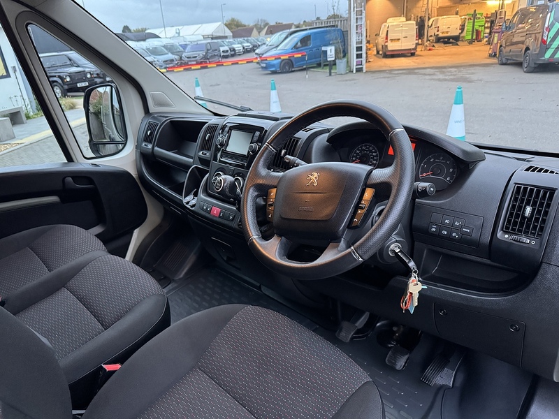 Peugeot Boxer BlueHDi 335 Asphalt - U1990