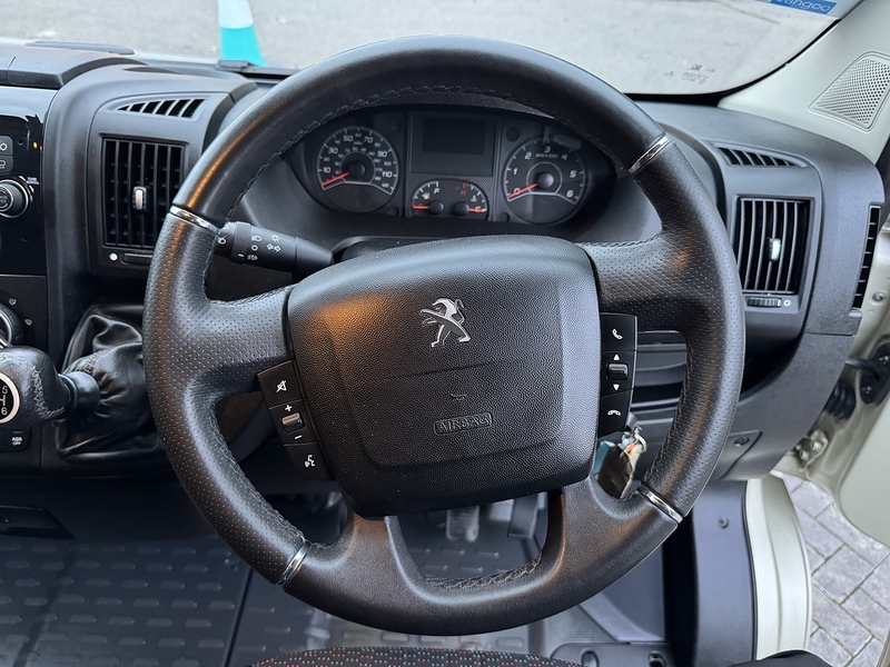 Peugeot Boxer BlueHDi 335 Asphalt - U1990