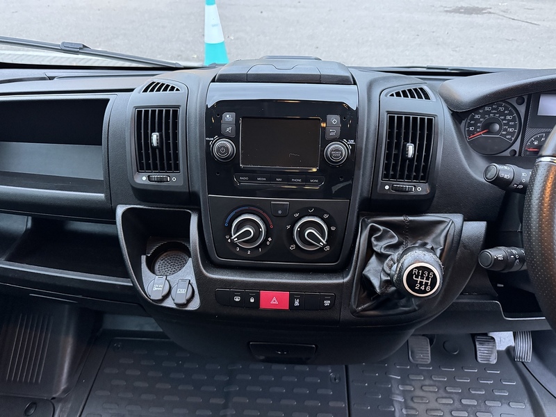 Peugeot Boxer BlueHDi 335 Asphalt - U1990