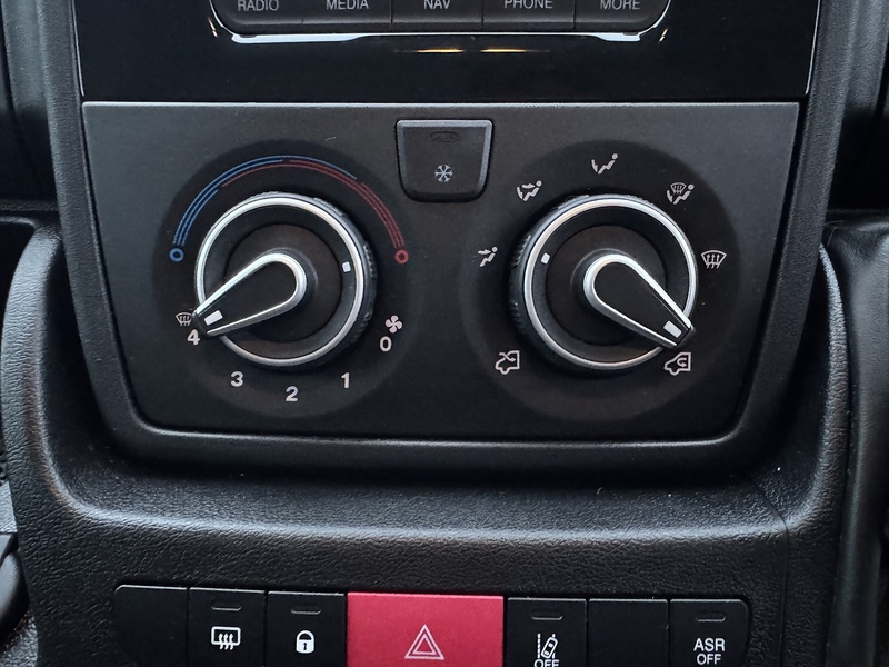 Peugeot Boxer BlueHDi 335 Asphalt - U1990