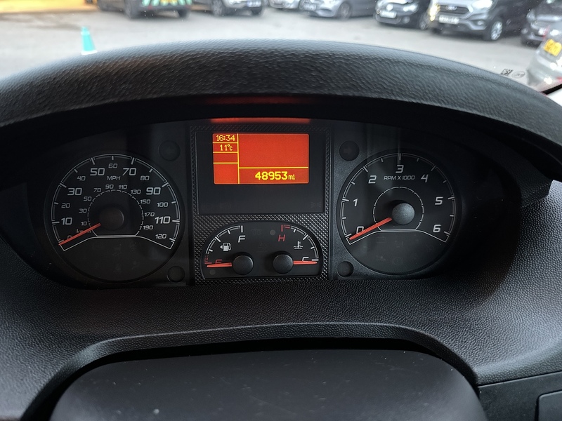 Peugeot Boxer BlueHDi 335 Asphalt - U1990