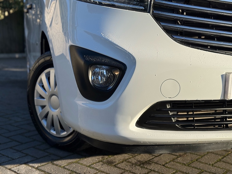 Vauxhall Vivaro CDTi 2900 BiTurbo Sportive - U2032