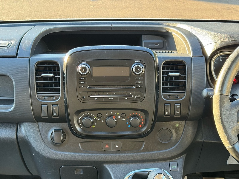 Vauxhall Vivaro CDTi 2900 BiTurbo Sportive - U2032