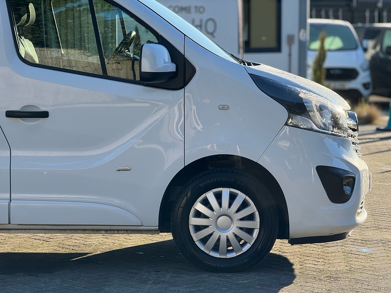 Vauxhall Vivaro CDTi 2900 BiTurbo Sportive - U2032