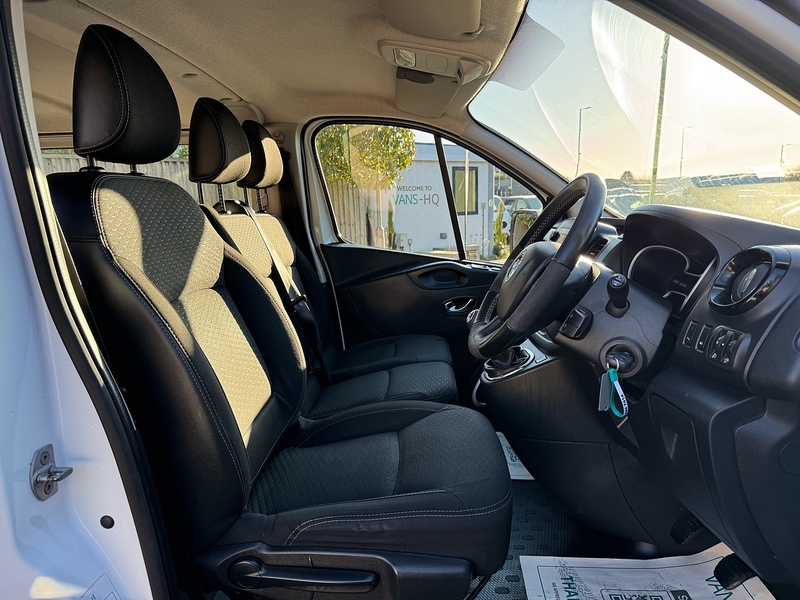 Vauxhall Vivaro CDTi 2900 BiTurbo Sportive - U2032