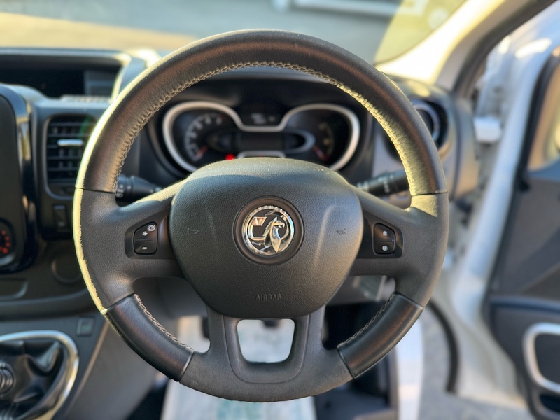 Vauxhall Vivaro CDTi 2900 BiTurbo Sportive - U2032