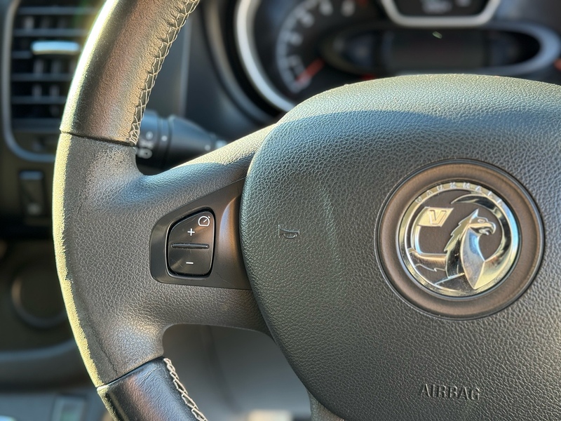 Vauxhall Vivaro CDTi 2900 BiTurbo Sportive - U2032