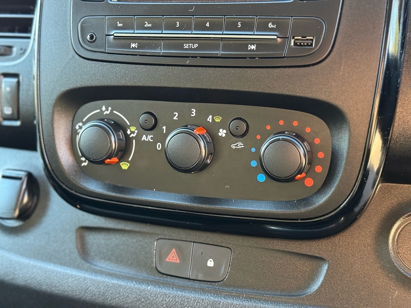 Vauxhall Vivaro CDTi 2900 BiTurbo Sportive - U2032