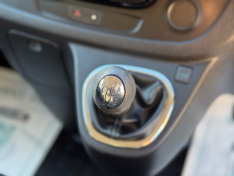 Vauxhall Vivaro CDTi 2900 BiTurbo Sportive - U2032