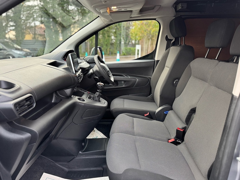 Peugeot Partner BlueHDi 950 Professional Premium - U2034