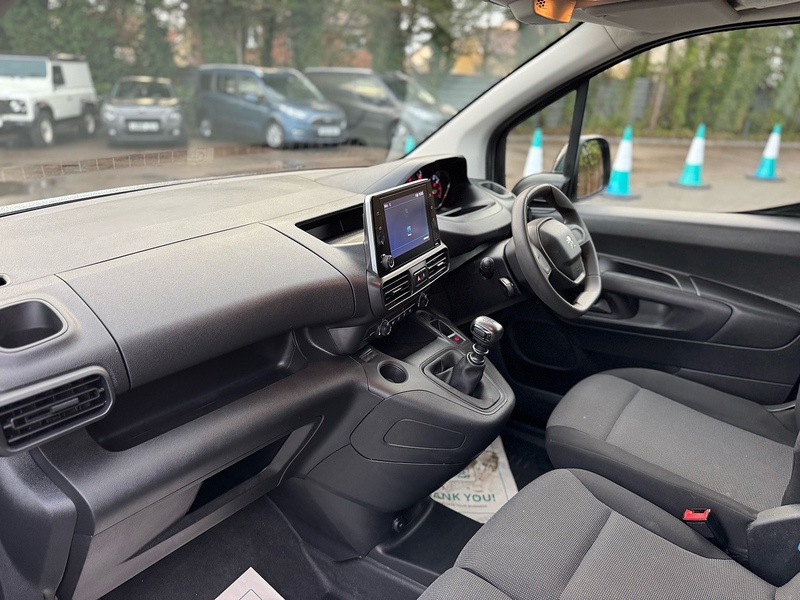 Peugeot Partner BlueHDi 950 Professional Premium - U2034