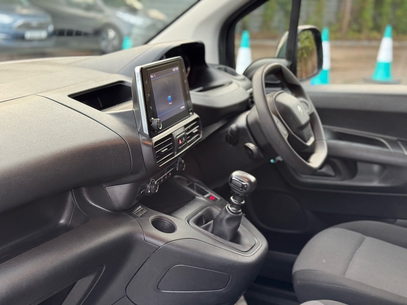 Peugeot Partner BlueHDi 950 Professional Premium - U2034