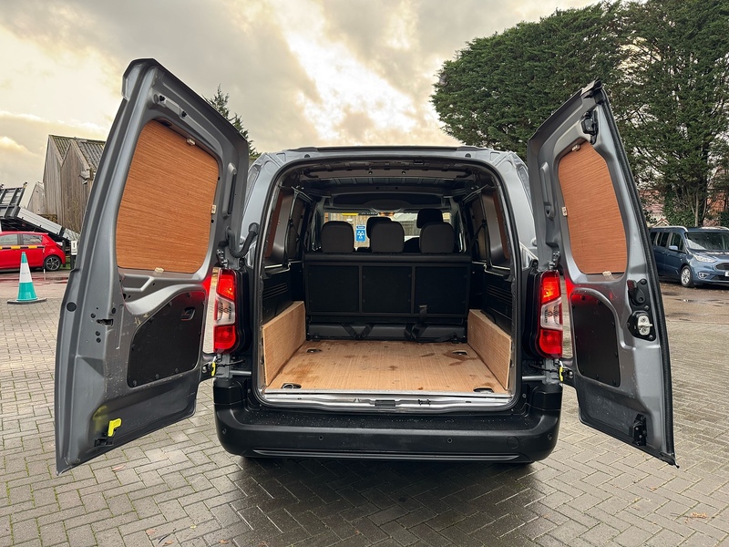 Peugeot Partner BlueHDi 950 Professional Premium - U2034