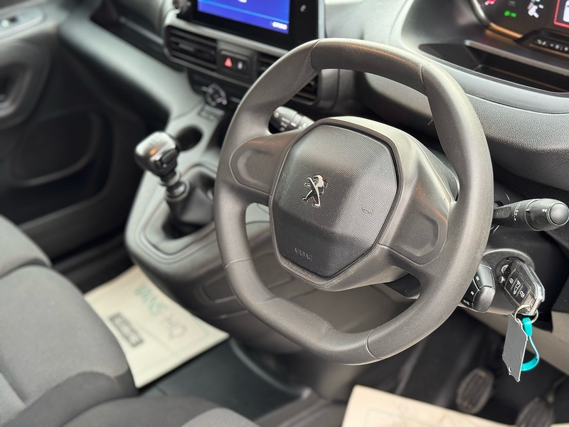 Peugeot Partner BlueHDi 950 Professional Premium - U2034