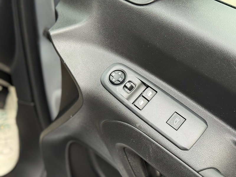 Peugeot Partner BlueHDi 950 Professional Premium - U2034