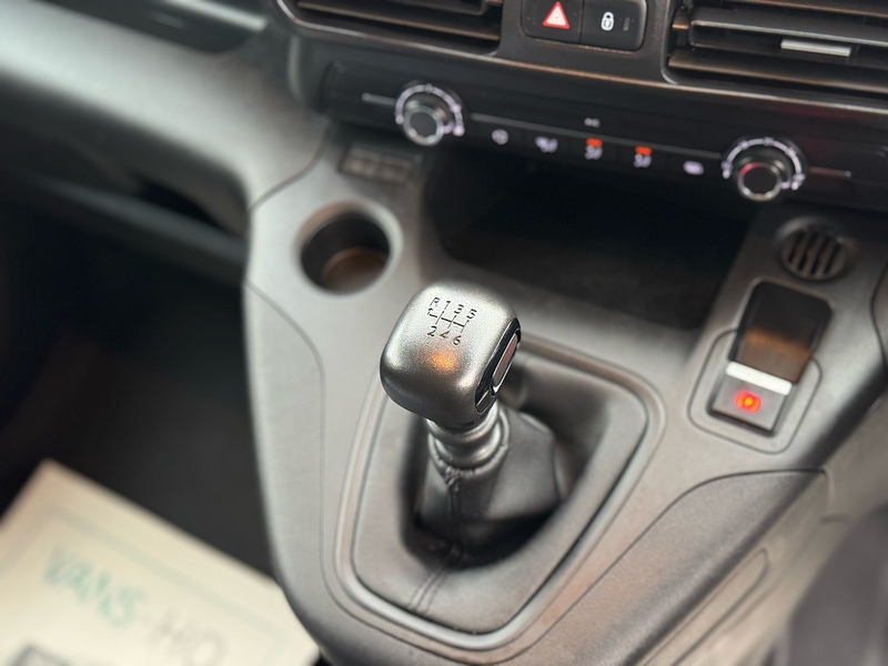 Peugeot Partner BlueHDi 950 Professional Premium - U2034