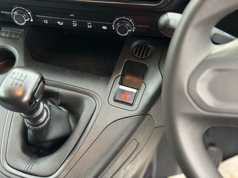 Peugeot Partner BlueHDi 950 Professional Premium - U2034