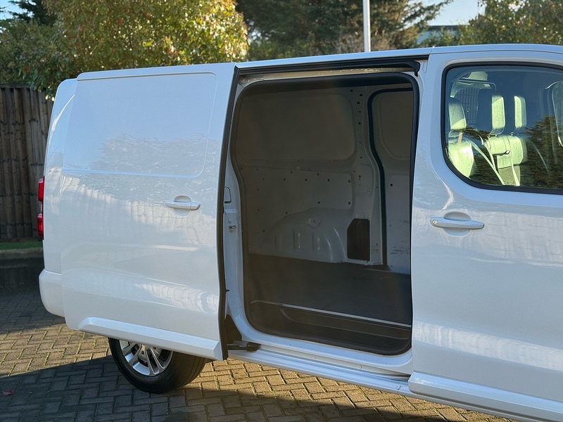 Vauxhall Vivaro Turbo D 3100 Sportive - U2063